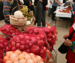 Cresc preţurile fructelor şi legume lor