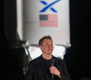 Elon Musk va muta sediul central al Tesla din California