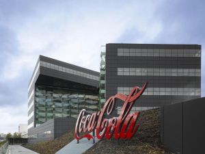 Fundaţia Coca-Cola donează 250.000 de dolari Crucii Roşii Române