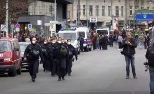 O manifestaţie împotriva rasismului de la Montreal a degenerat