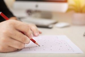 Evaluarea Naţională a început astăzi cu proba scrisă la Limba Română