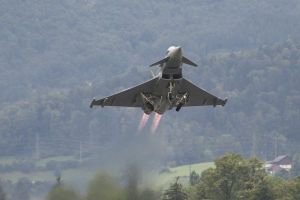 Austria va continua să utilizeze avioanele de luptă Eurofighter pentru patrulare