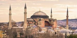 Hagia Sofia de la Istanbul, transformată în moschee