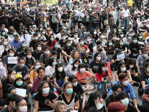 La Bangkok au loc proteste antiguvernamentale masive