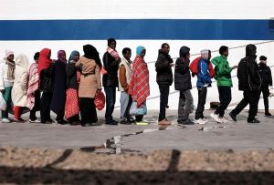  Peste 200 de migranţi au fugit din carantină în Sicilia