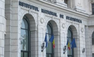 Managerii estimează o creştere moderată a industriei şi comerţului cu amănuntul, în următoarele trei luni (INS)