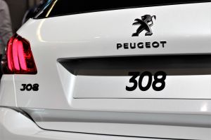 Grupul PSA, producătorul Peugeot, a obţinut profit în primul semestru