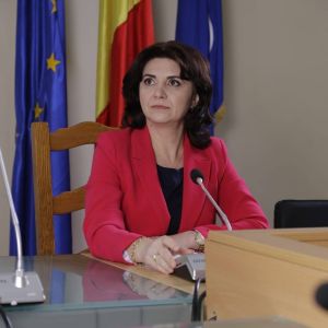 "Ministerul Educaţiei va cumpăra 74.000 de laptopuri, pentru peste 1.100 de licee"