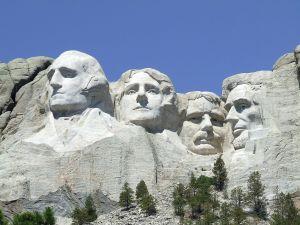 Trump spune că i se pare "o idee bună" să i se adauge chipul pe monumentul de pe Muntele Rushmore