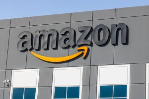 Amazon vrea să cumpere mall-uri pe care să le tranforme în depozite