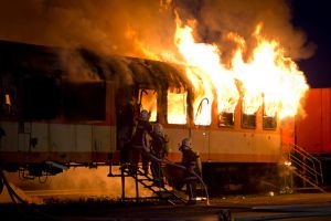 Un tren a deraiat şi a luat foc în Scoţia