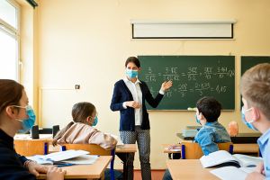 Federaţia Sindicală ''Spiru Haret'' cere Guvernului să majoreze salariile profesorilor în septembrie