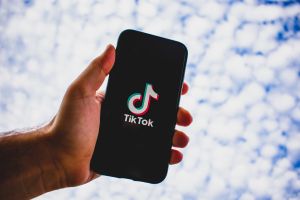 TikTok a eliminat peste 380.000 de video-uri în SUA pentru încălcarea politicii 