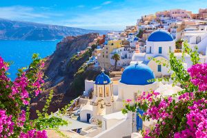 Oficialii insulei Santorini oferă măşti gratis turiştilor