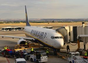 Ryanair reduce capacitatea în octombrie, din cauza efectelor pandemiei