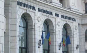 Managerii estimează o tendinţă de stabilitate în industrie, construcţii şi servicii