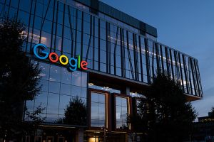 Google va încheia contracte de peste un miliard de dolari cu editori de presă