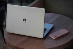 Huawei a lansat oficial IdeaHub, noul instrument de smart office