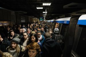 Aglomeraţie la metrou din cauza unei defecţiuni pe Magistrala 3