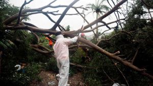 Cinci persoane, evacuate dintr-o casă afectată de viitură 