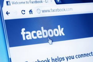 Facebook a eliminat 7 reţele de pagini care diseminau propagandă