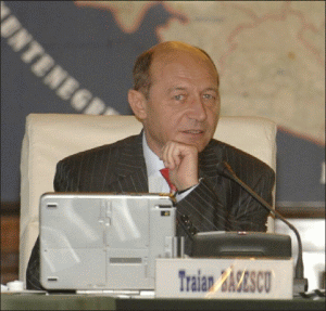 Băsescu: România intră în anul 2009 cu un deficit bugetar pe standarde europene de peste 5% din PIB