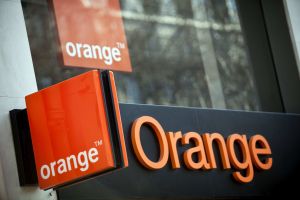 Orange a semnat acordul pentru achiziţia pachetului majoritar de 54% din acţiunile Telekom Romania