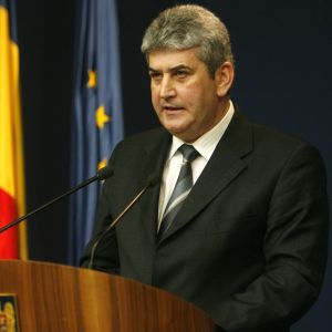 ''Avem datoria să promovăm şi să apărăm interesele de securitate ale României''