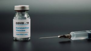 Vaccinul pentru Covid-19 al AstraZeneca şi al Universităţii Oxford declanşează o reacţie puternică a sistemului imunitar în cazul vârstnicilor