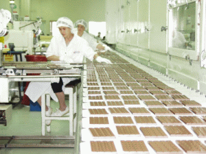 Fabrica de la Braşov este singura unitate de producţie la nivel local a companiei Kraft.