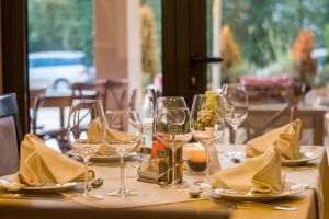 Restaurantele din Buzău, deschise de revelion. Oraşul iese din scenariul roşu