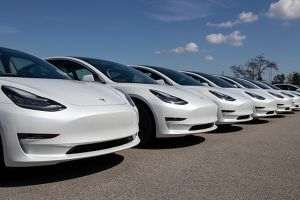 UE va acorda ajutoare de stat unor companii precum Tesla şi BMW