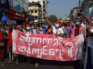 Noi proteste şi întreruperi ale internetului în Myanmar