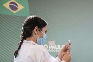 Brazilia va vaccina întreaga populaţie adultă a unui oraş