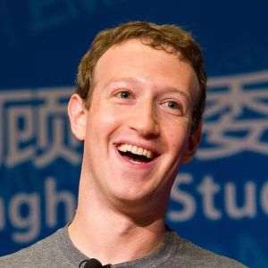 Mark Zuckerberg pune la îndoială "efectele secundare pe termen lung ale modificării ADN-ului" după vaccinul COVID