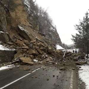 DN 10 Buzău-Braşov, blocat de căderi de piatră