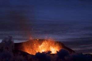 Un vulcan a erupt la aproximativ 40 de kilometri de capitala islandeză Reykjavik