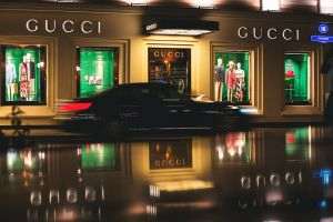 Casa de modă Gucci şi-a deschis arhiva istorică pentru un film despre asasinarea fondatorului său