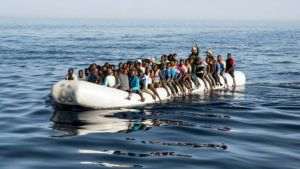 Două bărci cu migranţi salvate în Marea Mediterană