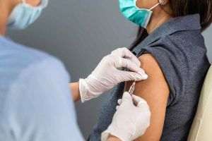 ''În ultima săptămână au fost raportate 746 de reacţii adverse după vaccinarea anti-COVID''