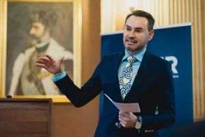 "Este regretabil că ministerul condus de Cristian Ghinea nu a folosit experienţa românilor din Parlamentul European pentru PNRR"