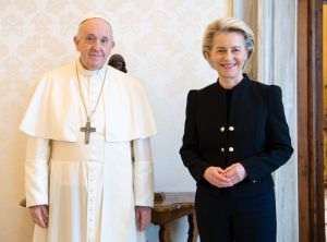 Prima întâlnire oficială dintre papa Francisc şi Ursula Von der Layen