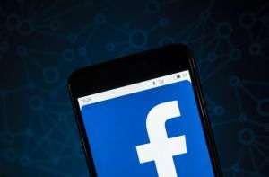 Facebook nu va mai interzice postările cu teorii potrivit cărora COVID-19 ar proveni dintr-un laborator