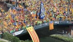 Amplă manifestaţie în Spania, împotriva graţierii liderilor separatişti catalani