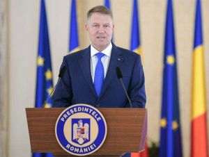 Klaus Iohannis a promulgat legea privind alăptarea în spaţiile publice