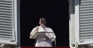 Papa Francisc critică companiile orientate spre profit