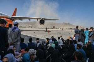 În jur de 3.500 de soldaţi americani se află în prezent pe aeroportul din Kabul