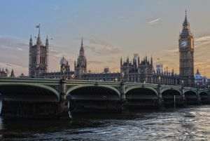 Londra vrea să redevină principalul centru financiar global