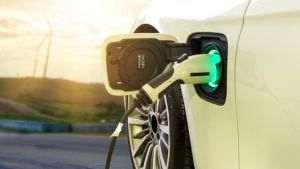 Vehiculele electrie ar putea reduce cererea pentru produse rafinate cu 50%