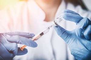 CNSU a decis majorarea stocurilor de urgenţă medicală cu produse sanitare necesare în procesul de vaccinare anti-COVID